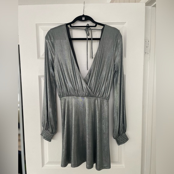 Lovers + Friends REVOLVE Silver Metallic Mini Dress sz Small - Long sleeve Mini - Picture 5 of 9